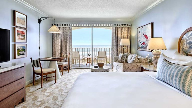 Guest room with king bed