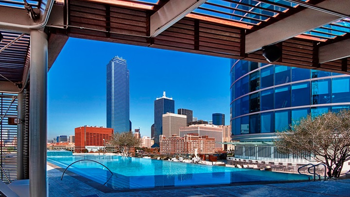 Downtown Dallas Rooftop Pool