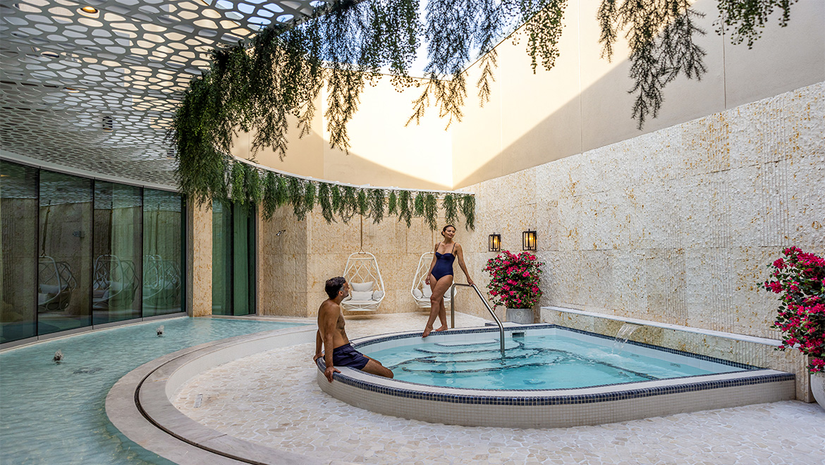 spa pool couple