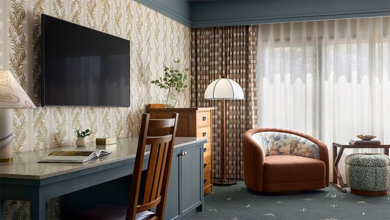 guestroom desk detail