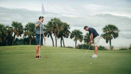 Golfers putting at Palmetto Dunes