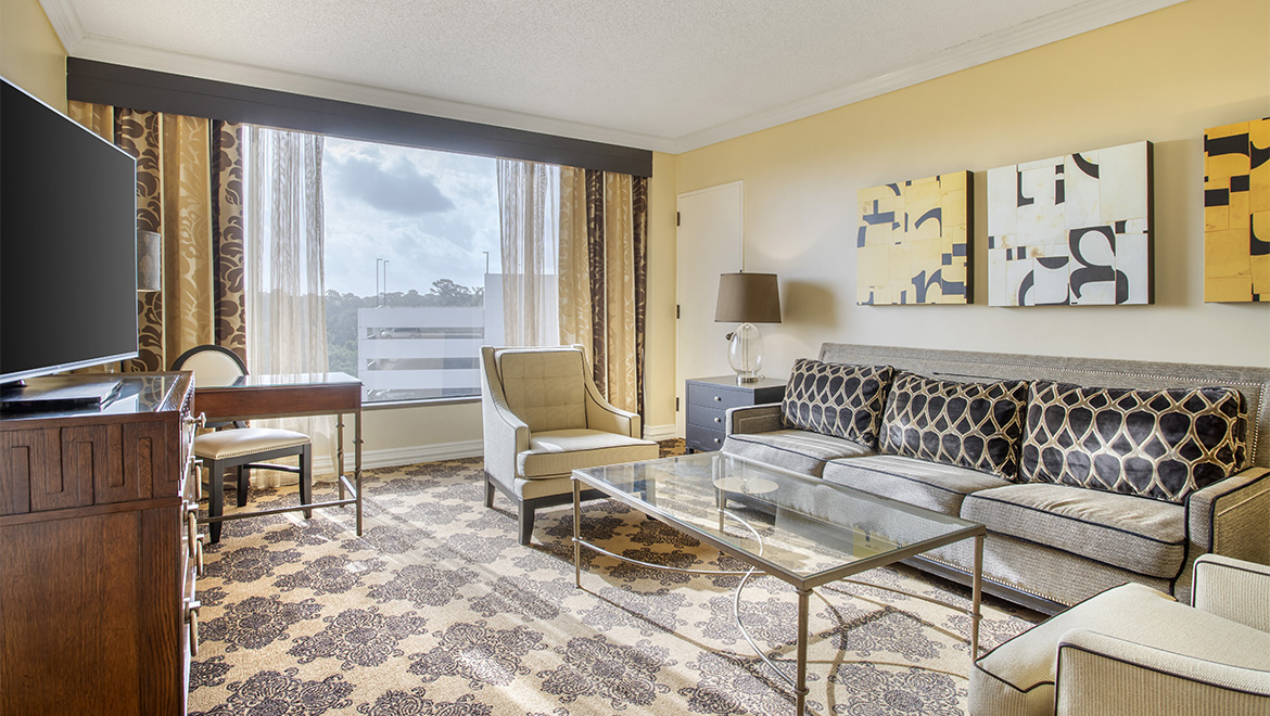 Executive Suite with King Bed - Omni Houston Hotel