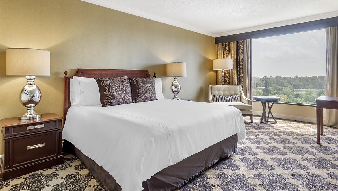 Premier Corner Guest Room with King Bed - Omni Houston Hotel