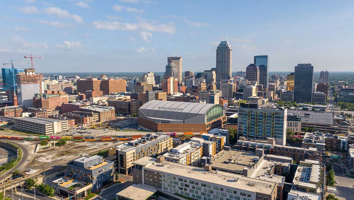 Hotels near Gainbridge Fieldhouse | Omni Severin Hotel