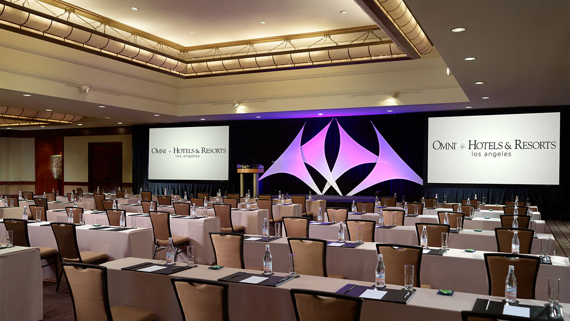 Meeting room with screens at Los Angeles Hotel 