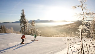Snow skiing at Mount Washington Resort 