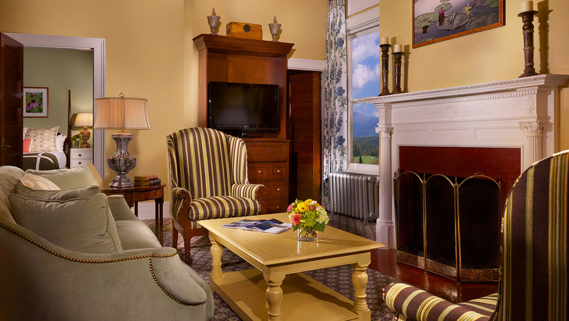 Luxury King Suite living room