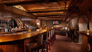 Cave bar, Mount Washington