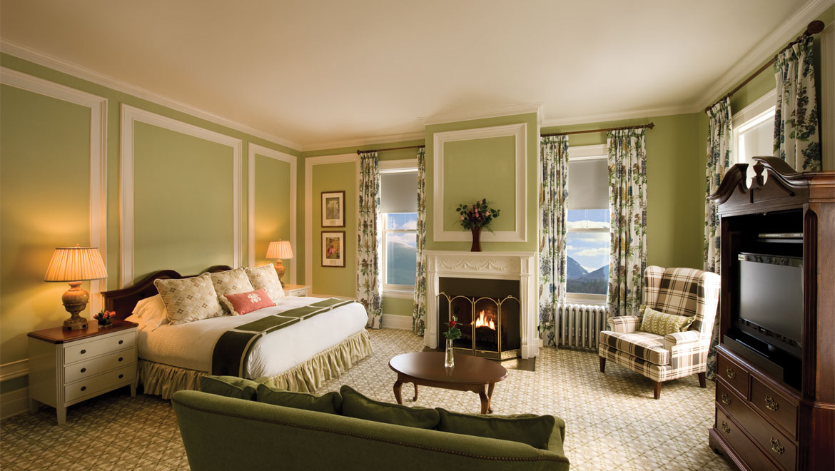 Guest room and living area at Mount Washington 