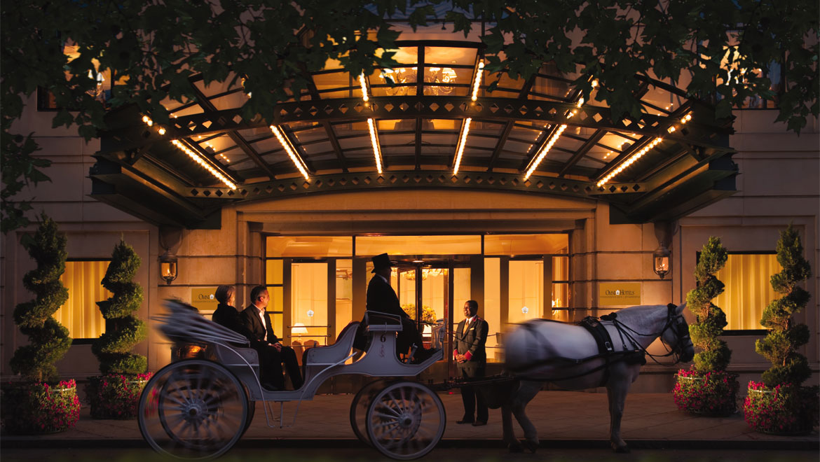 Omni Hotel entrance with horse and carriage 