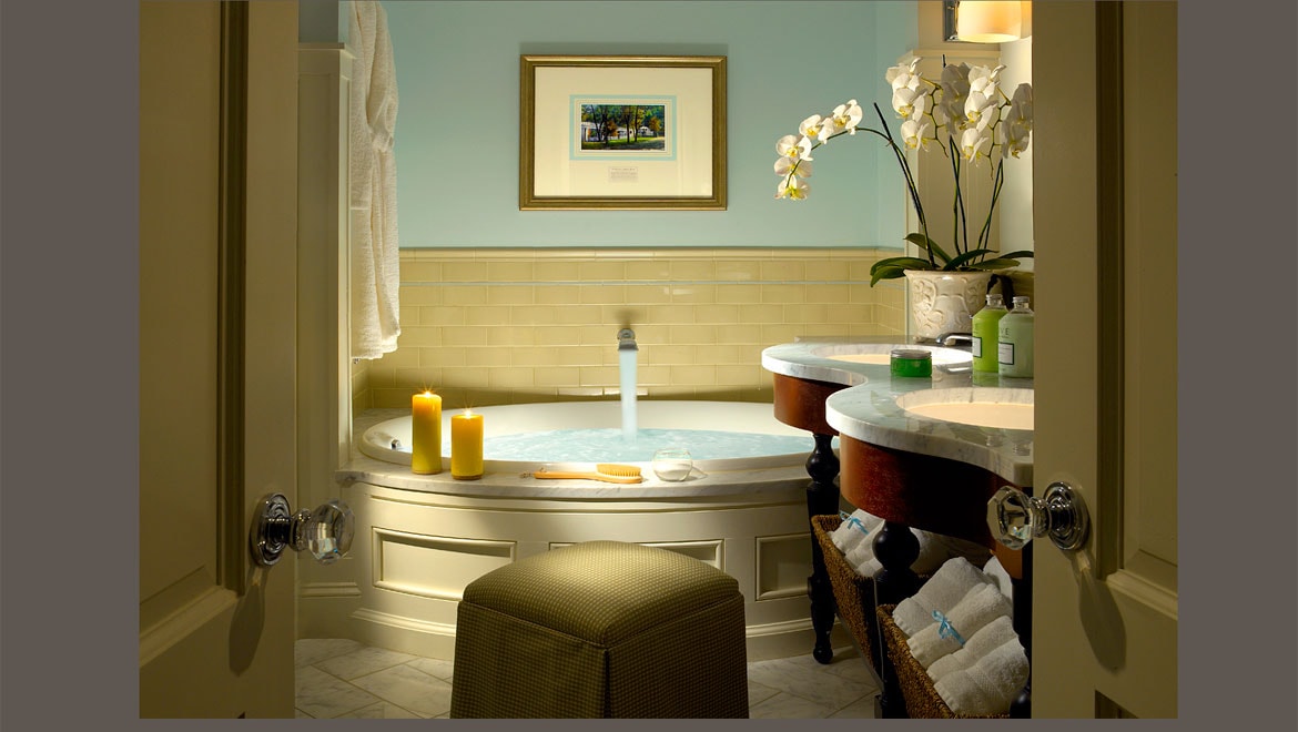 Tub in guest room bathroom at Bedford Springs 