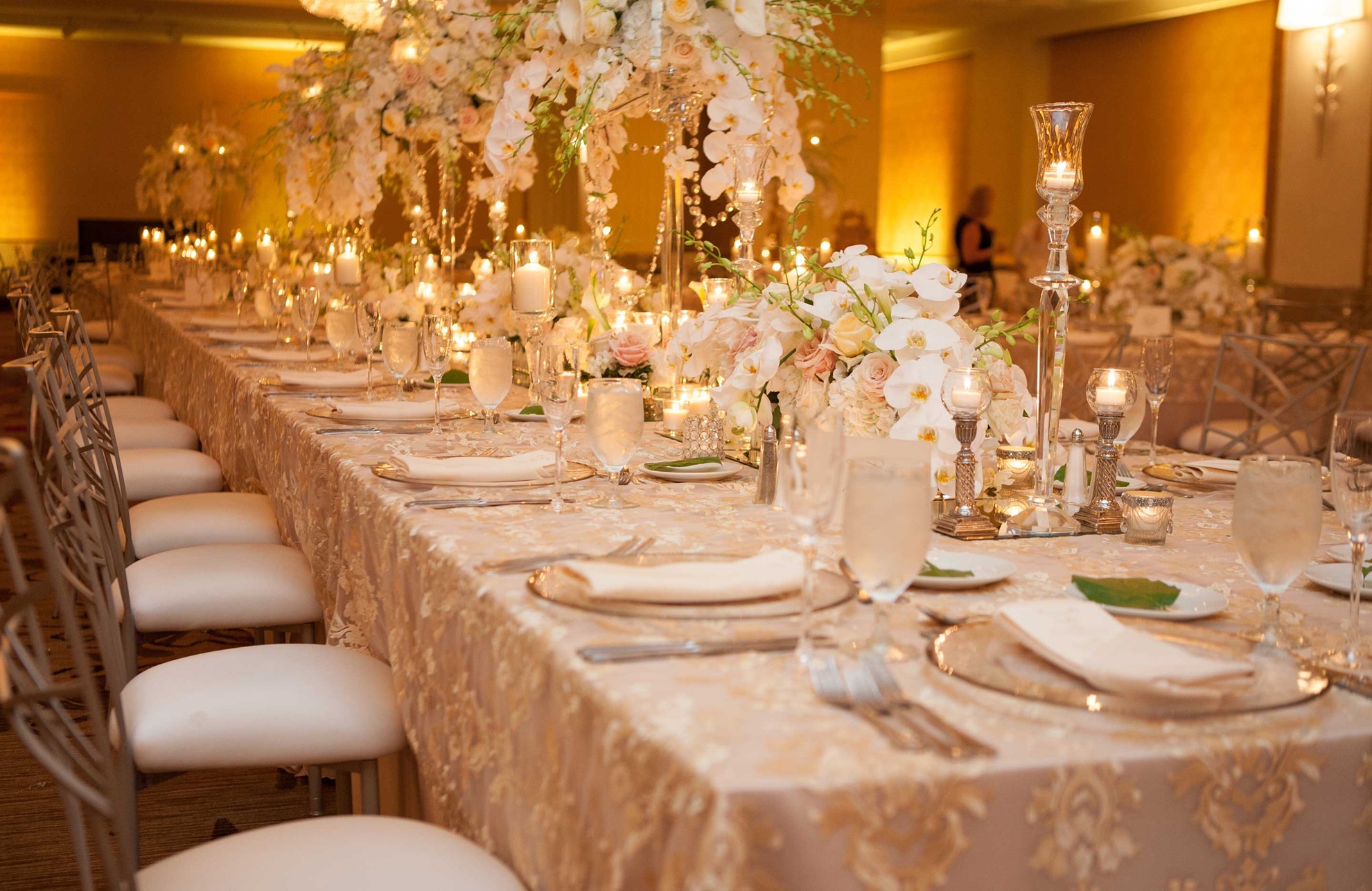 Omni William Penn Hotel wedding banquet table.