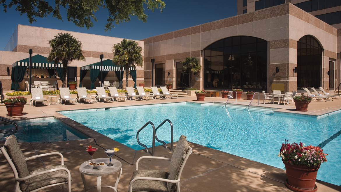 Outdoor lounge and pool San Antonio Hotel 