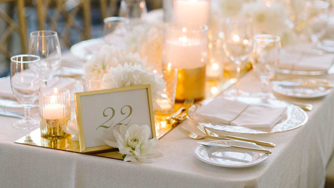 Details of reception table setting.