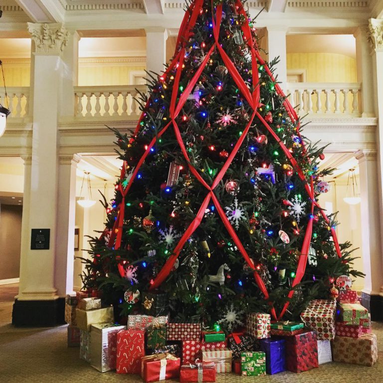 Homestead’s Great Hall Christmas Tree Tradition