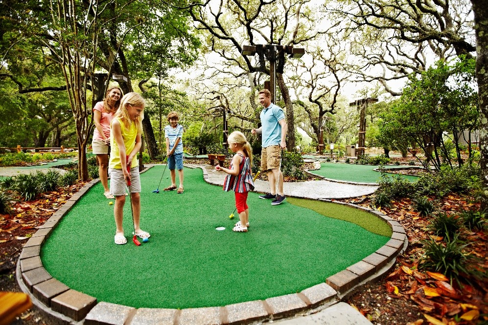 How Do You Play Mini Golf